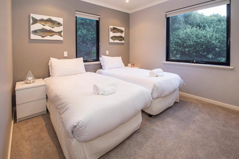 Top Of The Hill - Sunshine Coast Guide 5