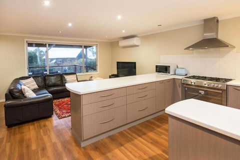 Eagle Bay Beach House - Sunshine Coast Guide 6