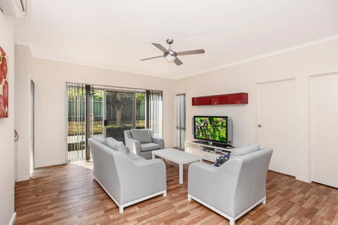 Moana Dreams - Sunshine Coast Guide 4