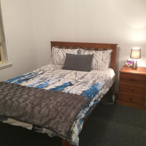 At HOME On HOLMES - Sunshine Coast Guide 1