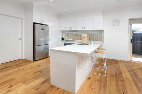 Staughton Sounds - Sunshine Coast Guide 3