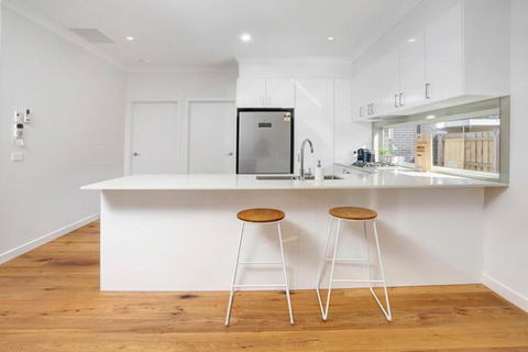 Staughton Sounds - Sunshine Coast Guide 1