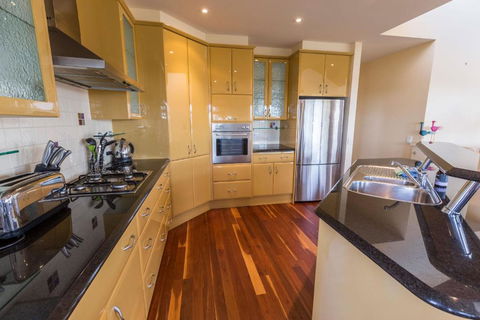 Aqua Vista A Stroll To Paynesville Forshore - Sunshine Coast Guide 4