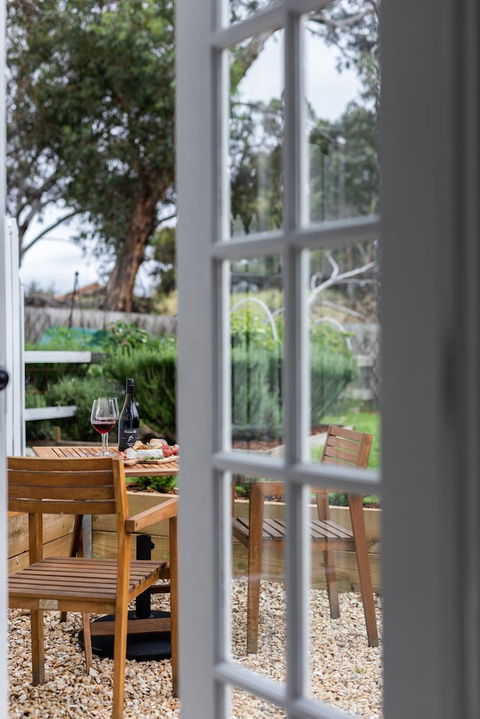 A Cottage In Richmond - Sunshine Coast Guide 6