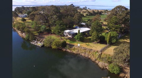 Bluff View River House Stunning Riverfront - Sunshine Coast Guide 2