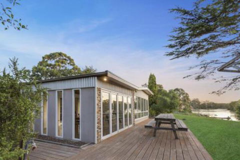 Bluff View River House Stunning Riverfront - Sunshine Coast Guide 0