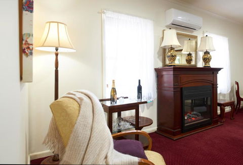 Grand Central Hotel - Sunshine Coast Guide 3