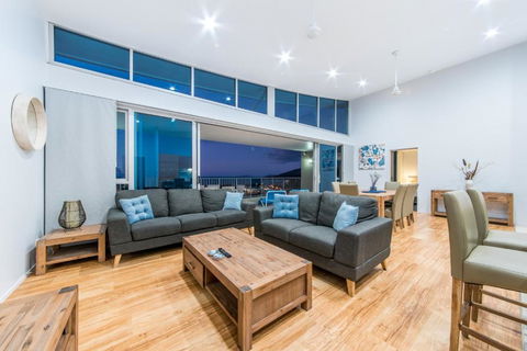 Coral View At Azure Sea - Sunshine Coast Guide 2