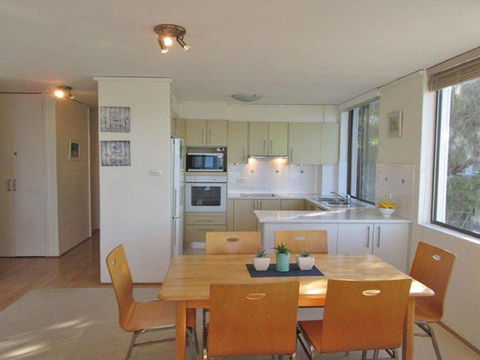 13 Harbourside 3 7 Soldiers Point Road Fantastic Waterfront Unit - Sunshine Coast Guide 6