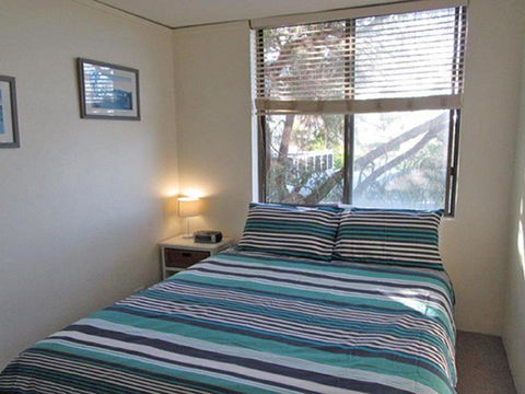 13 Harbourside 3 7 Soldiers Point Road Fantastic Waterfront Unit - Sunshine Coast Guide 5