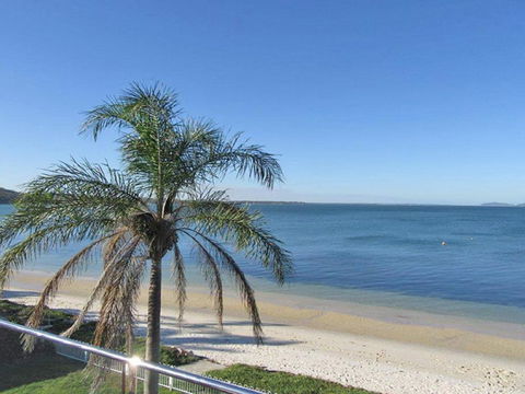 13 Harbourside 3 7 Soldiers Point Road Fantastic Waterfront Unit - Sunshine Coast Guide 4