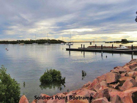 13 Harbourside 3 7 Soldiers Point Road Fantastic Waterfront Unit - Sunshine Coast Guide 3