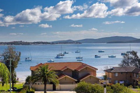Aislinn 3 / 273 Corrie Parade Air Con Water Views BBQ - Sunshine Coast Guide 0