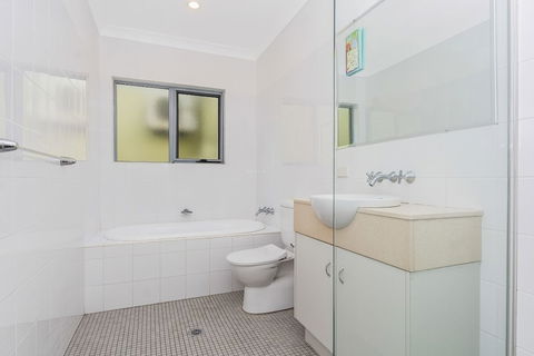 Angourie Blue Unit 2 - Sunshine Coast Guide 6