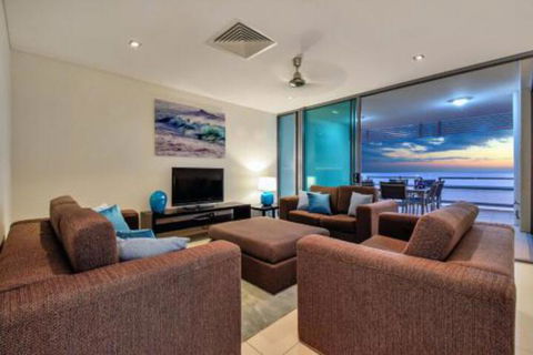 Oceana Darwin Central Oceanfront 3 Bedroom 2 Lounge Room Pool Gym Tennis Court Sleeps 9 - Sunshine Coast Guide 2