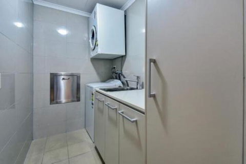 Oceana Darwin Central Oceanfront 3 Bedroom 2 Lounge Room Pool Gym Tennis Court Sleeps 9 - Sunshine Coast Guide 7