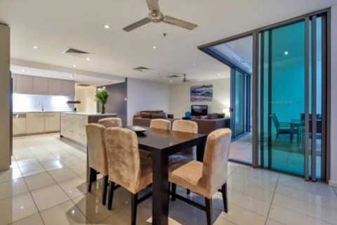Oceana Darwin Central Oceanfront 3 Bedroom 2 Lounge Room Pool Gym Tennis Court Sleeps 9 - Sunshine Coast Guide 3