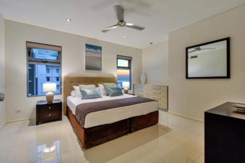 Oceana Darwin Central Oceanfront 3 Bedroom 2 Lounge Room Pool Gym Tennis Court Sleeps 9 - Sunshine Coast Guide 4