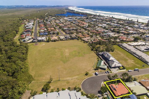 SECRET GARDEN WiFi Netflix Pet Friendly - Sunshine Coast Guide 2