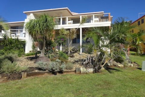 Pacific Rose Winter Holiday Special - Sunshine Coast Guide 0