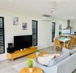 AIRLIE BEACH Delight. Hop skip jump to everything - Sunshine Coast Guide