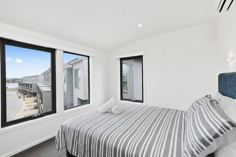 The Fairway Club Torquay - Sunshine Coast Guide 1