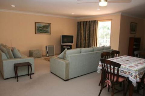 Birchgrove Apartments - Sunshine Coast Guide 6