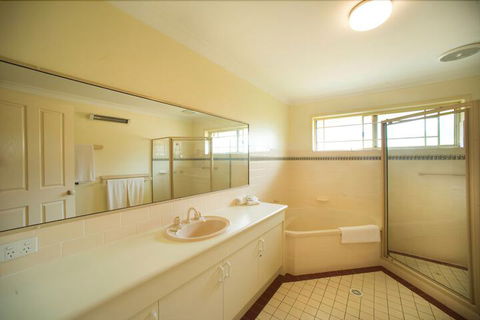 Birchgrove Apartments - Sunshine Coast Guide 5