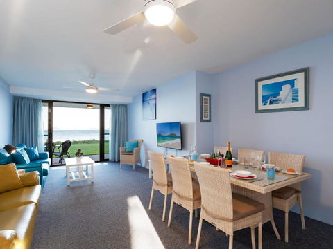 4 Harbourside 3 7 Soldiers Point Road Ground Floor On The Waterfront - Sunshine Coast Guide 3