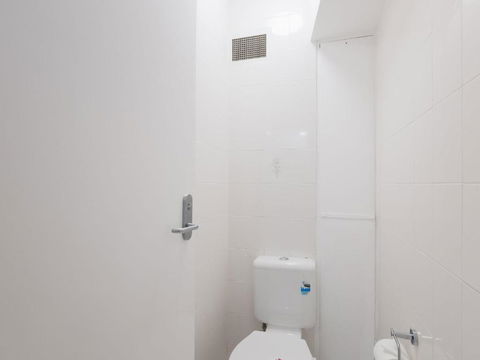 4 Harbourside 3 7 Soldiers Point Road Ground Floor On The Waterfront - Sunshine Coast Guide 1