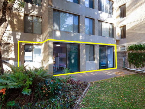 4 Harbourside 3 7 Soldiers Point Road Ground Floor On The Waterfront - Sunshine Coast Guide 4
