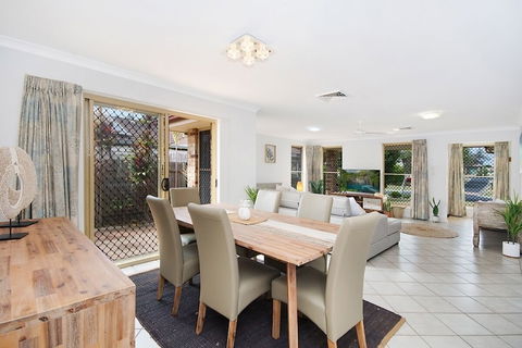 Kailani Beach House - Sunshine Coast Guide 2