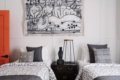 The Oxford - Sunshine Coast Guide 4