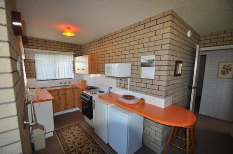 Flat 1 / 15 Dalmeny Drive - Sunshine Coast Guide 4