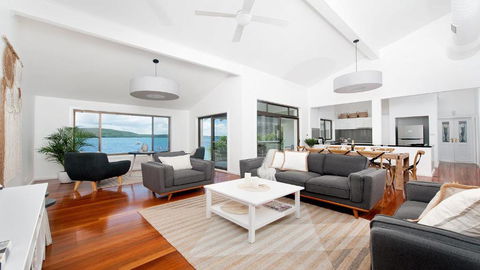 Baywatch Beachfront Bliss Executive Home - Sunshine Coast Guide 5