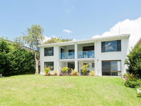 Baywatch Beachfront Bliss Executive Home - Sunshine Coast Guide 2