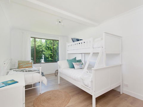 Baywatch Beachfront Bliss Executive Home - Sunshine Coast Guide 3