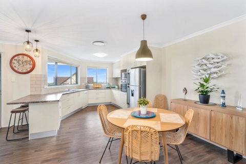 1 33 Tingira Close Rainbow Beach Gorgeous Ocean Views Swimming Pool Air Conditioning - Sunshine Coast Guide 4