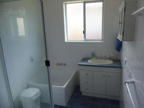 The Red Piranha Rainbow Beach Close To Everything Air Con & Pet Friendly - Sunshine Coast Guide 3
