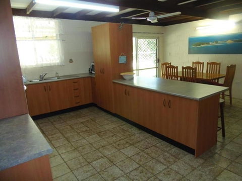 The Red Piranha Rainbow Beach Close To Everything Air Con & Pet Friendly - Sunshine Coast Guide 2