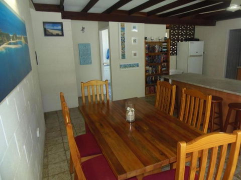 The Red Piranha Rainbow Beach Close To Everything Air Con & Pet Friendly - Sunshine Coast Guide 5