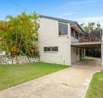 40 Rumbalara Avenue Rainbow Beach Entertain on the spacious verandah overlooking beautiful Rainbow Beach - Sunshine Coast Guide
