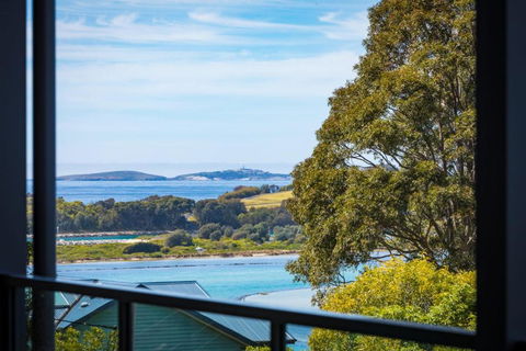 Hillcrest Views Of Wagonga - Sunshine Coast Guide 1