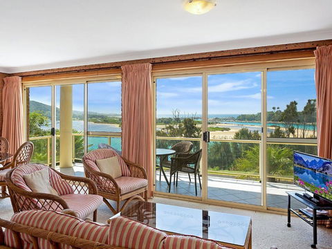 Grand Pacific 1 Unit 1 - Sunshine Coast Guide 1
