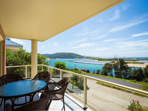 Grand Pacific 1 Unit 1 - Sunshine Coast Guide 2