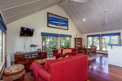 6 Ilmenite Avenue Coastal Beach Shack Within Walking Distance To Patrolled Beach & CBD - Sunshine Coast Guide 4