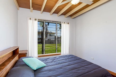 6 Ilmenite Avenue Coastal Beach Shack Within Walking Distance To Patrolled Beach & CBD - Sunshine Coast Guide 5