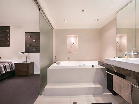 Seascape Apartments Unit 1201A Luxury Apartment With Views Of The Gold Coast & Hinterland - Sunshine Coast Guide 6