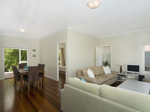 Henzell Street 28. Dicky Beach - Sunshine Coast Guide 6