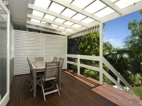 Henzell Street 28. Dicky Beach - Sunshine Coast Guide 5